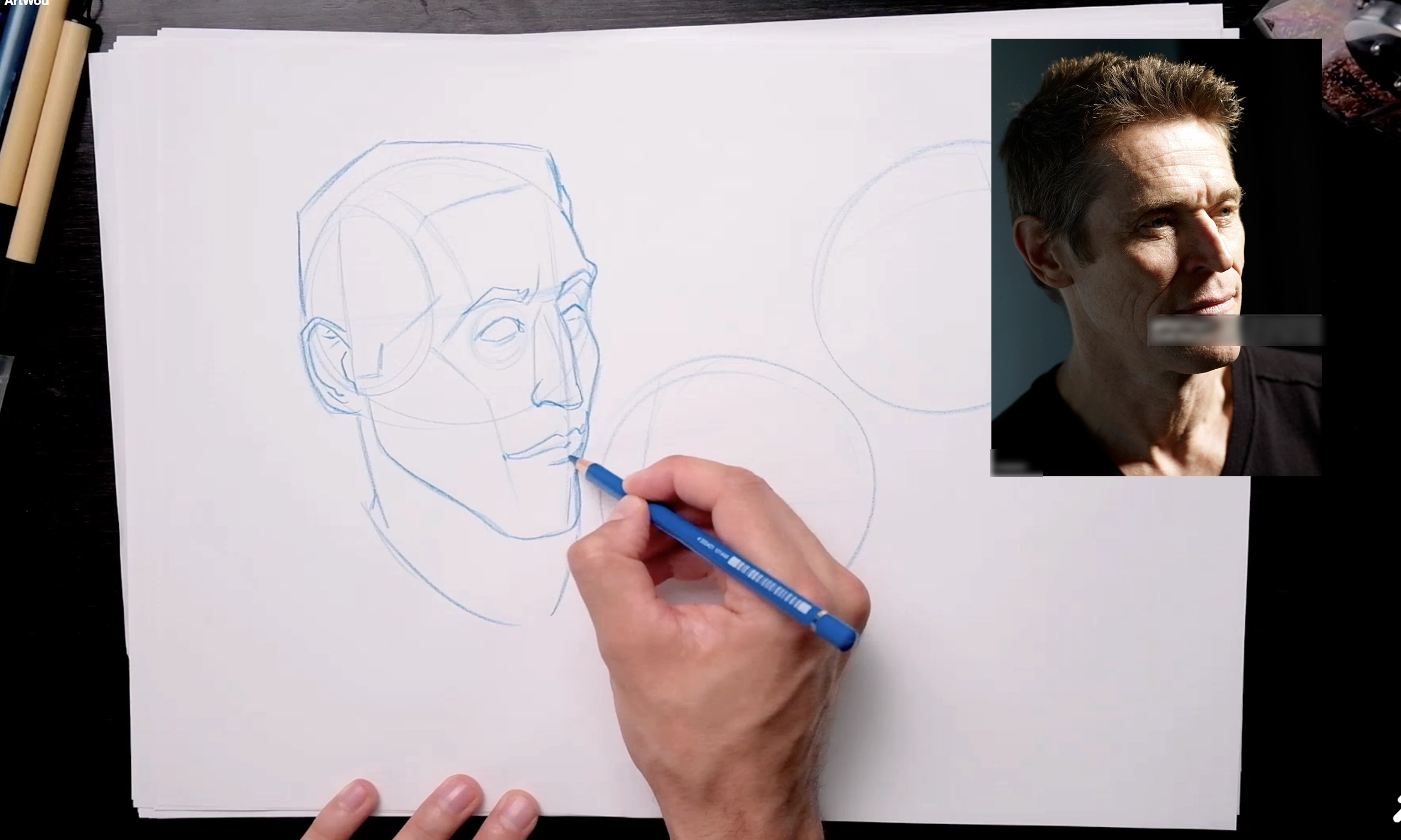 Dessine d'observation une tête améliorera considérablement ton imagination.